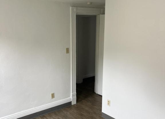 140 WATKINS AVE