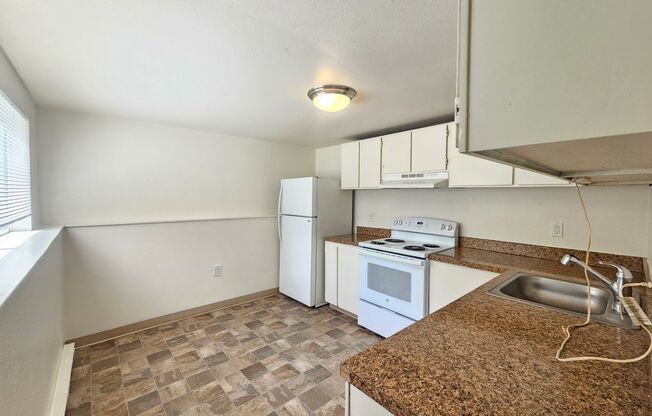 2 beds, 1 bath, 594 sqft, $1,095, Unit 22