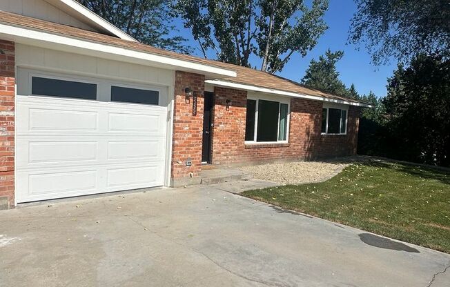 2 bed, 1 Bath, 1 Car Garage, - Modern Insides, and Outside Open Spaces