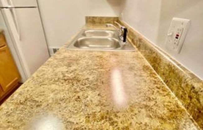 2 beds, 1 bath, 850 sqft, $1,345, Unit 810