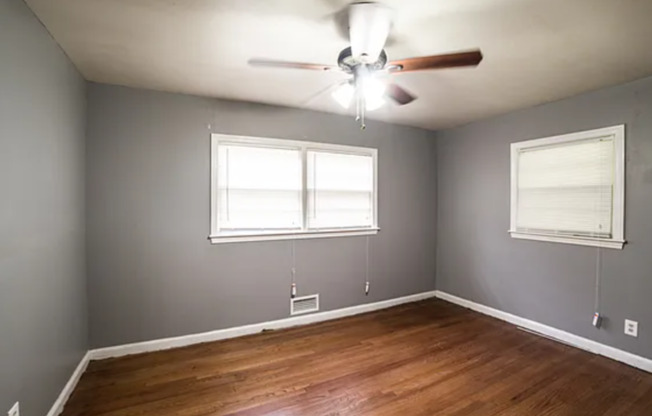 3 bed and 1 bath in Decatur!