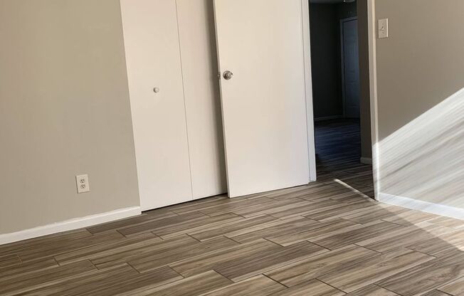 2 beds, 1 bath, $995, Unit 120 D