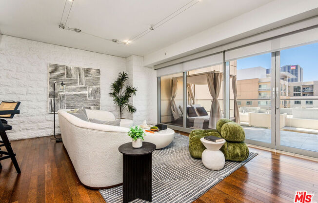 1 bed, 2 baths, 1,400 sqft, $5,500, Unit 10L