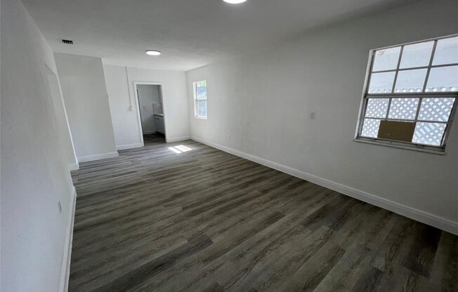 1872 NW 47 ST