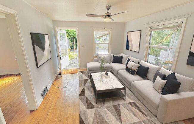 Charming Renton duplex - 2 bedroom and 1 bathroom rambler - $1695.00 Available NOW!