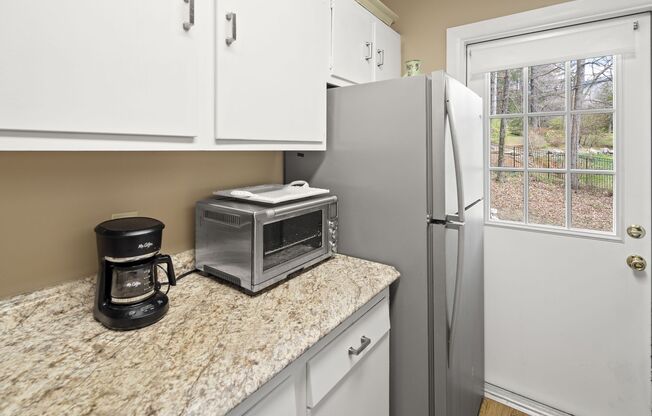 2 beds, 1 bath, $1,595, Unit Apt #3
