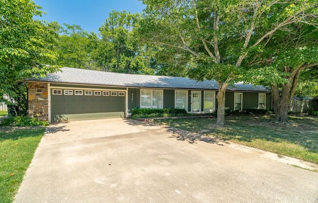 Walk to Gulley Park from this Stunning 3-bedroom 2 bath Home in Fayetteville!!!