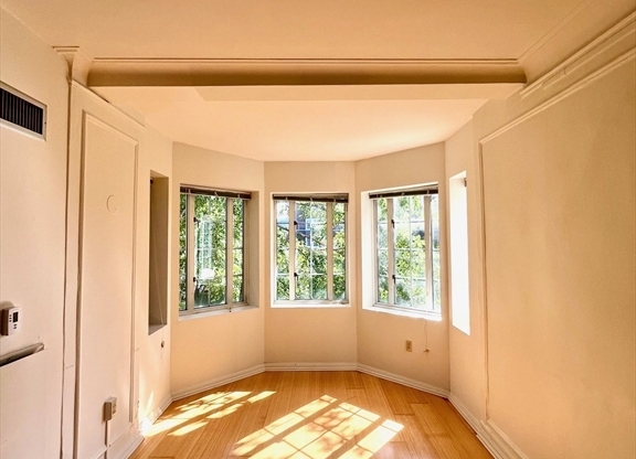 1 bed, 1 bath, 566 sqft, $2,800, Unit B605