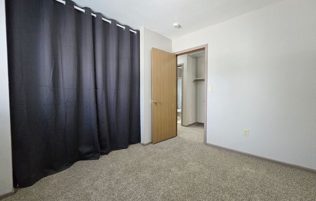 3 beds, 1 bath, 900 sqft, $929, Unit 202