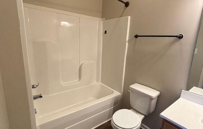 1 bed, 1 bath, 687 sqft, $775, Unit B7