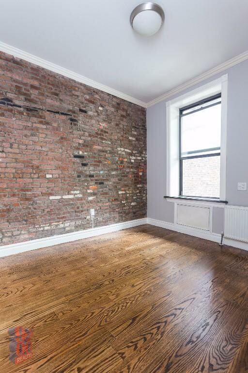 47 1/2 E 1st St