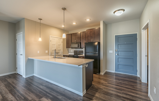 3 beds, 2 baths, 1,301 sqft, $1,725, Unit 302