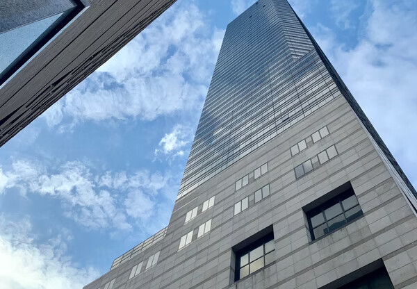 1 bed, 1.5 baths, 907 sqft, $6,200, Unit 28A