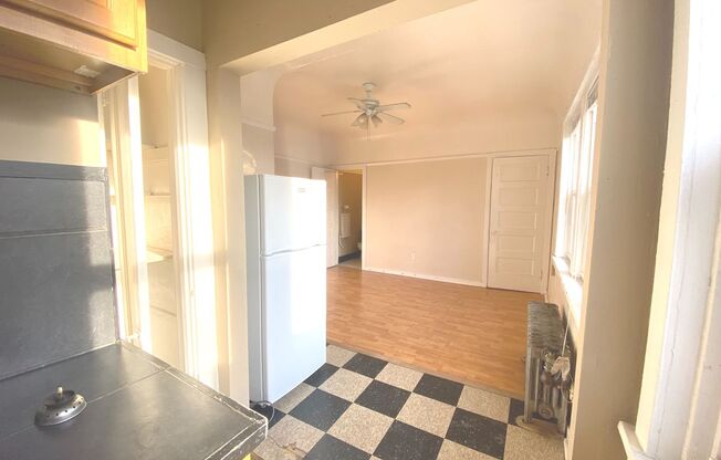 Studio, 1 bath, $750, Unit 36