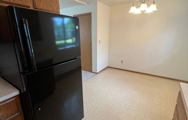 2 beds, 1 bath, $1,195, Unit D