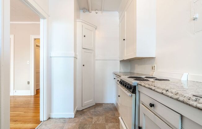 Studio, 1 bath, 400 sqft, $1,345, Unit 005
