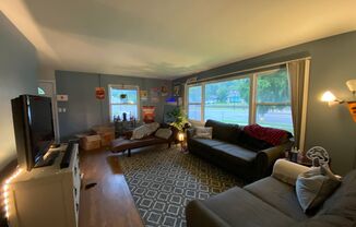 3009 W Michigan - 6 Bedroom/2 Bathroom Unit Near WMU/K College -Fall 2025