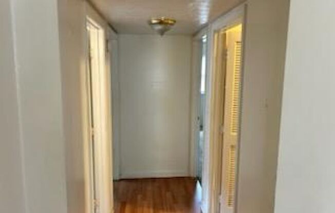 2 beds, 1 bath, $895