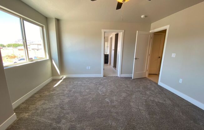 3 beds, 2.5 baths, $1,925, Unit 646