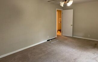 2 beds, 1 bath, 1,225 sqft, $1,400