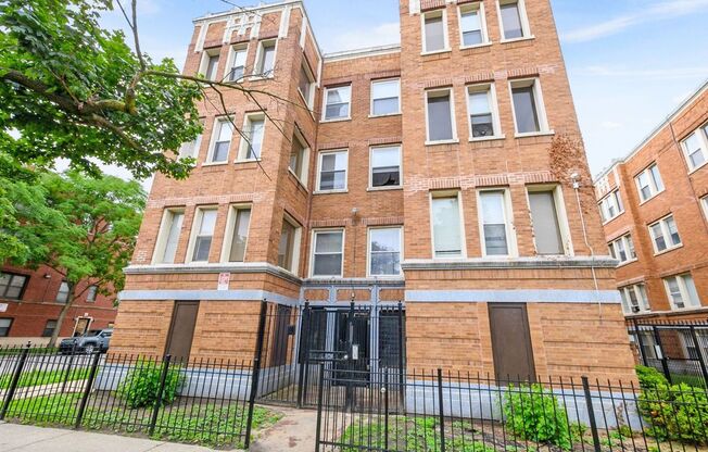 6952 - 6964 S. Clyde Avenue / E. 70th St.