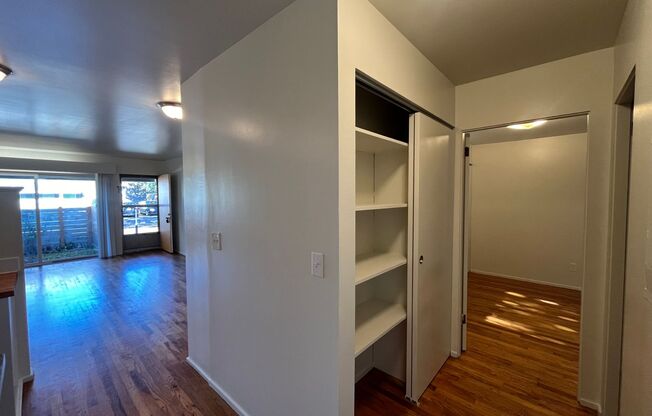 2 beds, 1 bath, $1,750, Unit Unit S