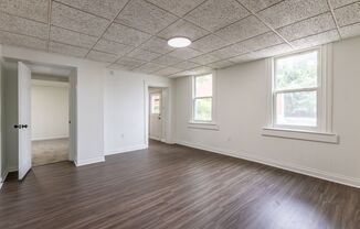 2 beds, 1 bath, $1,299, Unit Apt 1