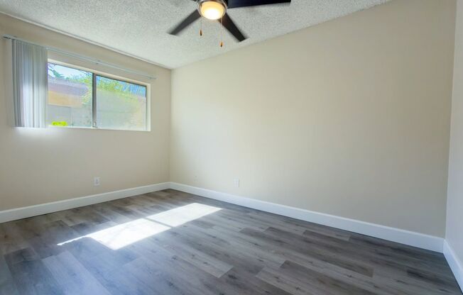 Oaks Ave Apartments (829-831)