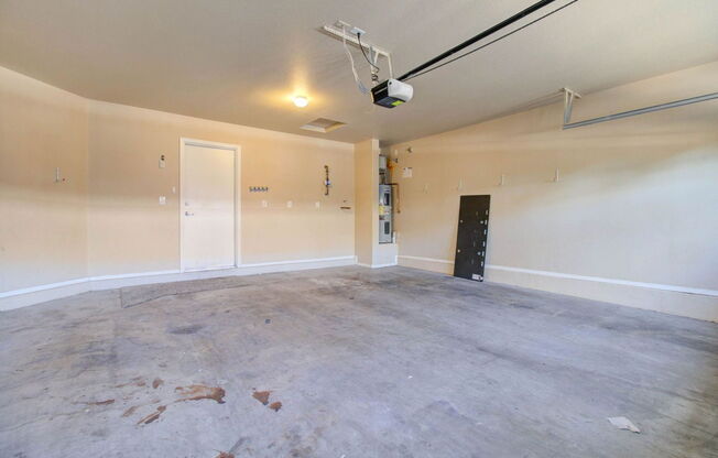 3 beds, 2 baths, 1,248 sqft, $2,400, Unit 1223