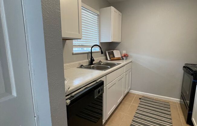 2 beds, 1.5 baths, 950 sqft, $1,125, Unit 96-1380 Ocala Road Apt G1