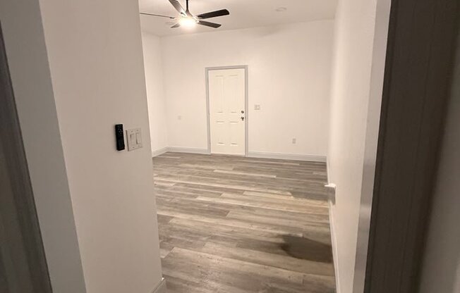 1001 W 8 ST
