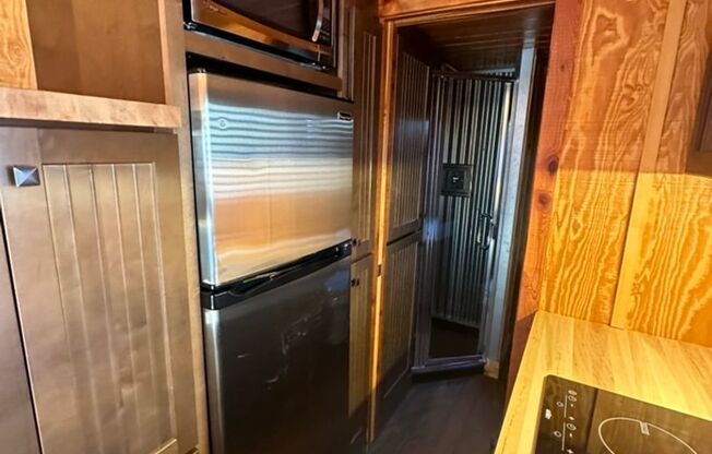 Studio, 1 bath, 275 sqft, $1,550