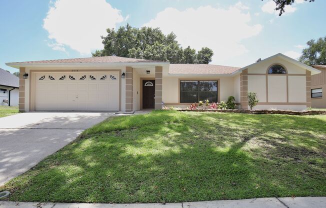 Cozy 3/2 Split Floorplan Home with a Spacious 2 Car Garage in the Beautiful Neighborhood of Piedmont Lakes - Apopka!
