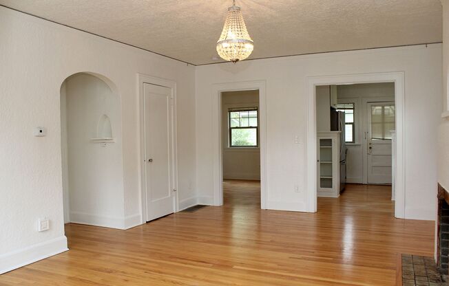 Gorgeous Remodeled Belmont 1 Bedroom with Garage!