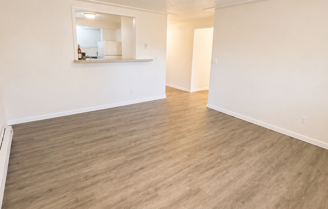 2 beds, 1 bath, $1,150, Unit B