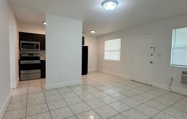 Welcome to Our Charming 2-Bedroom and 1-Bathroom Aparments