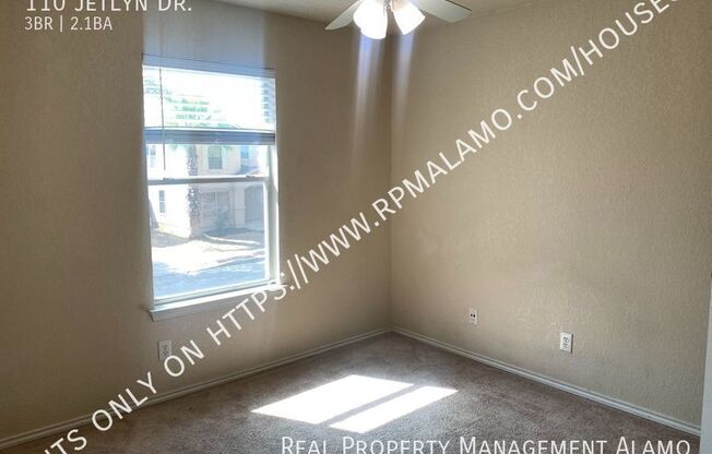 3 beds, 2.5 baths, 1,384 sqft, $1,649