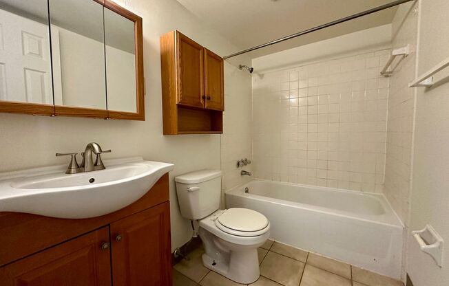 2 beds, 1 bath, $1,095, Unit C-22