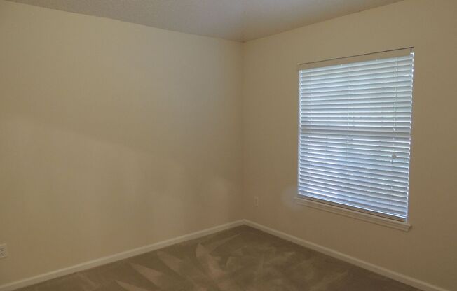Spacious 4 bedroom in Orange park area