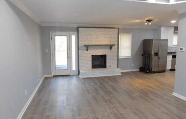2521 N BRYAN CIR
