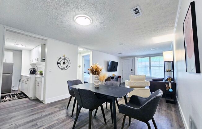2 beds, 1 bath, 864 sqft, $1,175, Unit 2139 Pine Grove Ln-R+