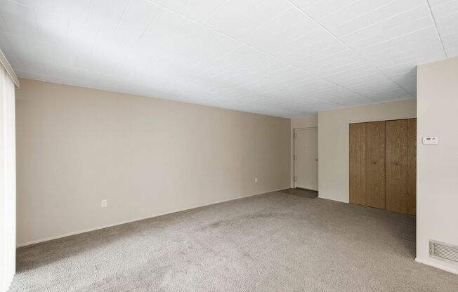 2 beds, 1 bath, 900 sqft, $1,049, Unit 108 D