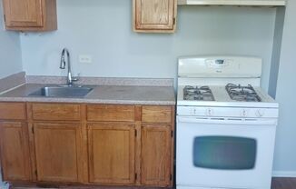 2 beds, 1 bath, $1,300