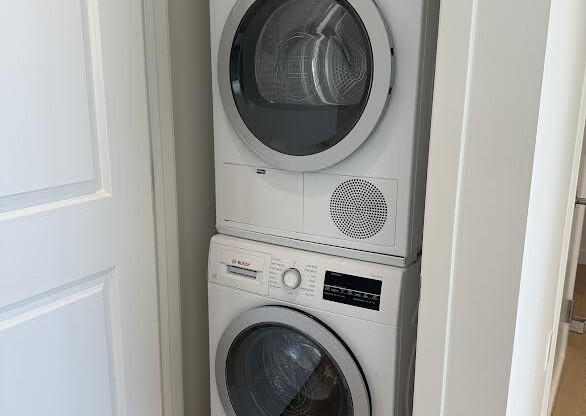 2 beds, 2 baths, 1,032 sqft, $4,300, Unit 2710