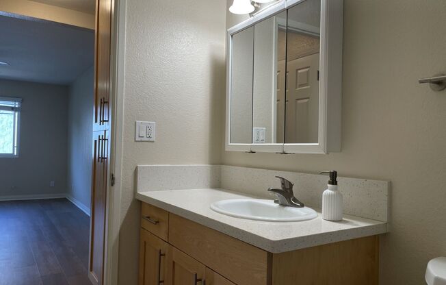 1 bed, 1 bath, 685 sqft, $2,195, Unit 0050