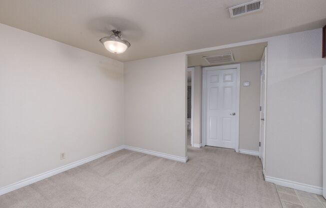 1 bed, 1 bath, $1,050, Unit # 45