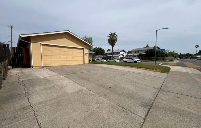 4 Bedroom, 2 Bath Single Story Corner Lot Home in Rancho Cordova