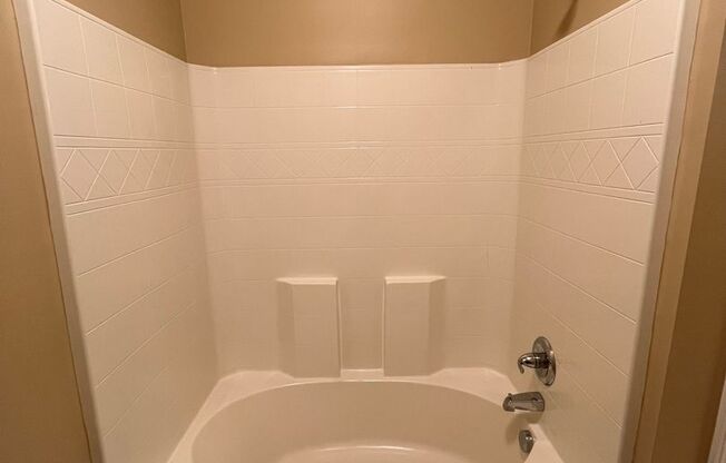 1 bed, 1 bath, 765 sqft, $795, Unit 04