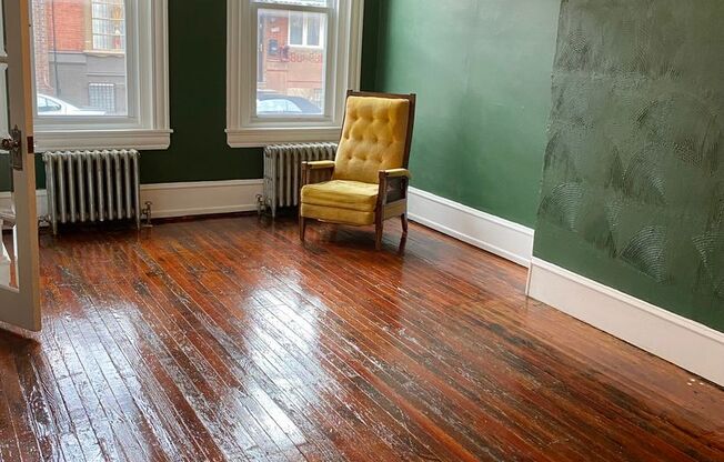 Gorgeous 6-Bedroom Rowhome in South Philadelphia! Available Mid-June!