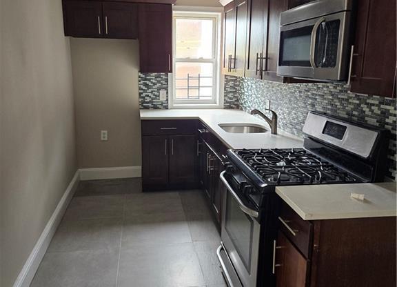 3 beds, 2 baths, 3,273 sqft, $3,500, Unit 3F